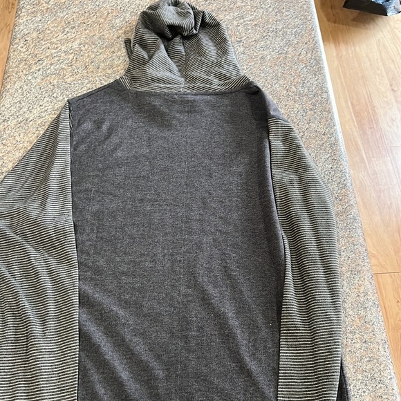Burn Side hoodie, size large - Picture 7 of 9